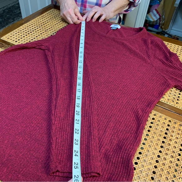 Old navy comfy shirt top light to medium weight. Like new. - Picture 8 of 11